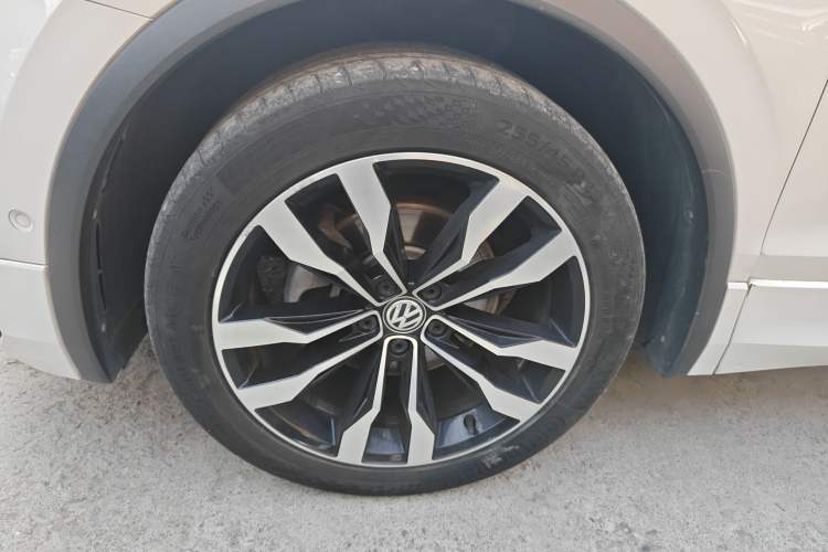 Used Volkswagen Tiguan L 2019 Restyled 330TSI Automatic Two-Wheel Drive R-Line Flagship Version China VI Standard