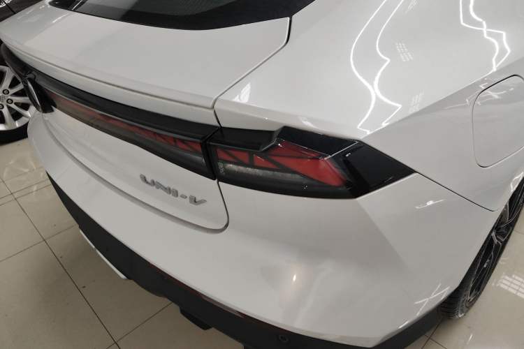 Used Changan UNI-V iDD 2024 Blue Whale Smart Electric iDD 136km Luxury Model