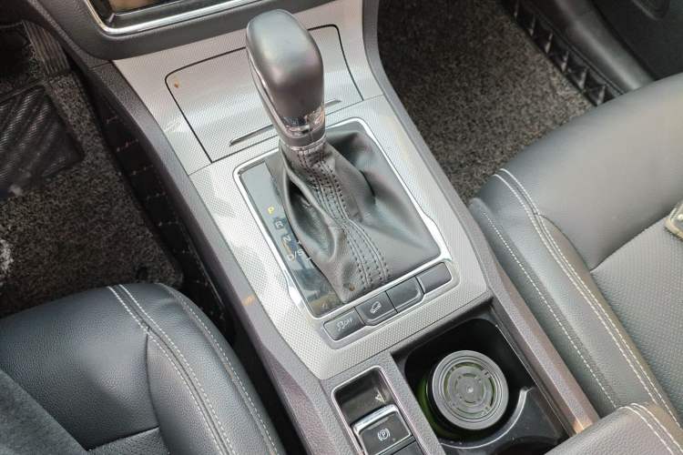 Used Roewe RX5 2019 20T Two-Wheel Drive Automatic 4G Connected Platinum Edition
