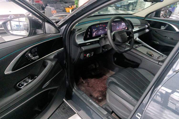 Used  Lingyun 2024 300T Two-Wheel Drive Starlight Edition
