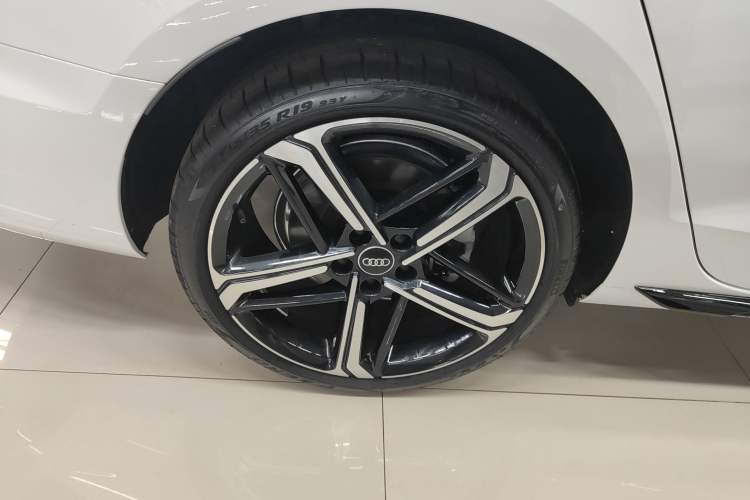 Used Audi A4L 2025 2 Million Units Enjoyment Version 40 TFSI Luxury Dynamic Edition
