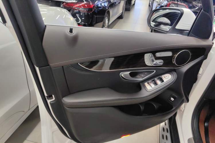 Used Mercedes-Benz GLC 2019 Facelift GLC 260 L 4MATIC Luxury Model
