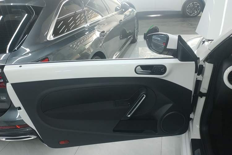 Used Volkswagen Beetle 2015 180TSI model
