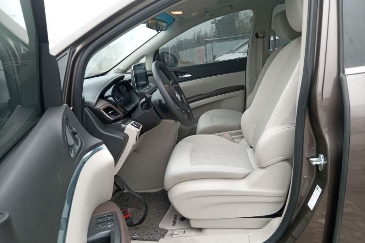 Used Buick GL8 2023 Land Executive Class Comfort Model
