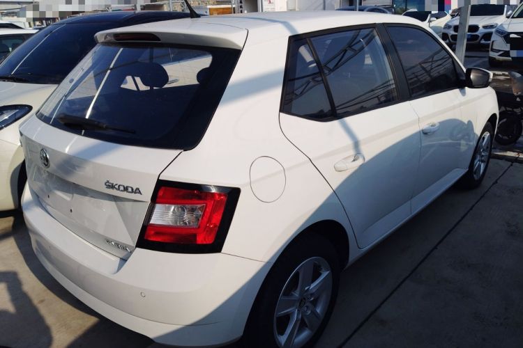 Used Skoda Fabia 2016 1.4L Automatic Car Enjoy Edition
