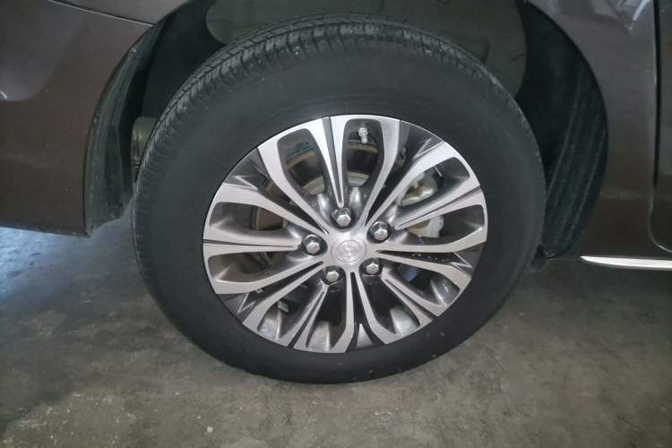 Used Buick GL8 2023 Land Executive Class Comfort Model
