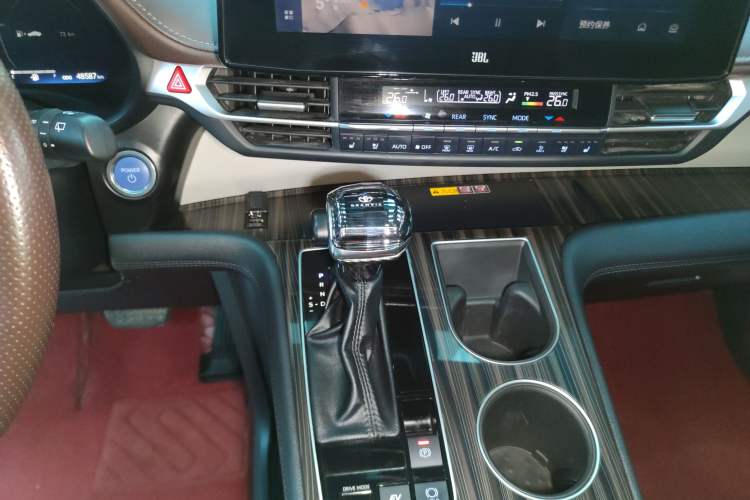 Used Toyota Granvia 2022 2.5L Hybrid Flagship Edition
