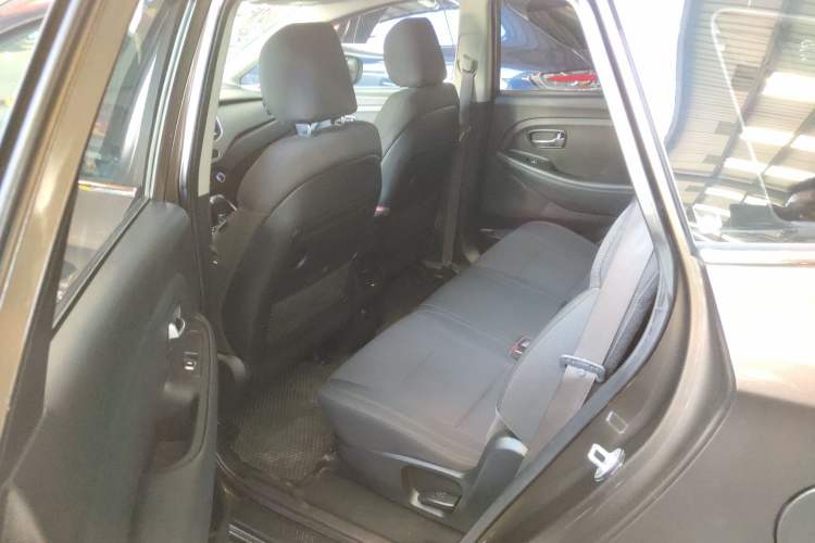 Used Kia Carens 2013 2.0L 7-Seater Automatic Standard Version China IV Standard
