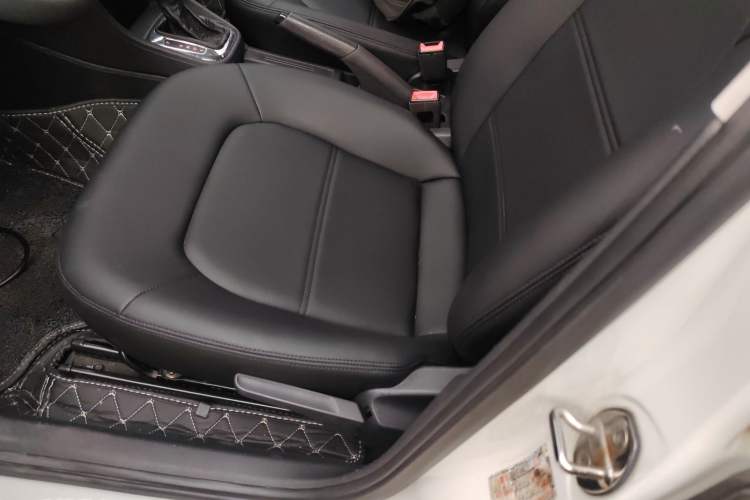 Used Volkswagen Jetta 2015 1.6L Automatic Fashion Model
