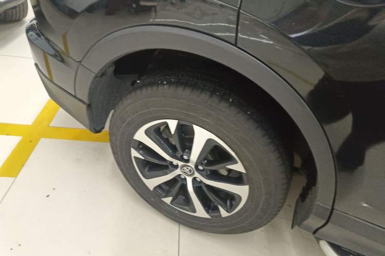 Used Toyota RAV4 2016 2.0L CVT Two-Wheel Drive Fashion Edition China V Standard
