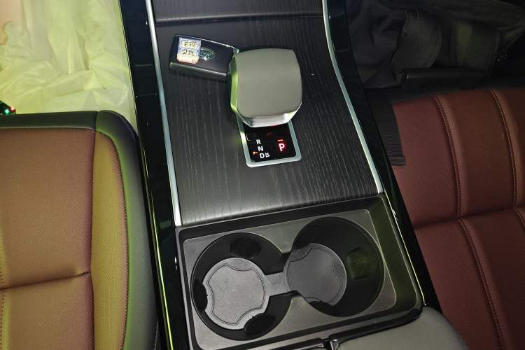 Used Land Rover Range Rover Evoque 2024 Aurora L 249 PS Prestige Light-Chasing Edition
