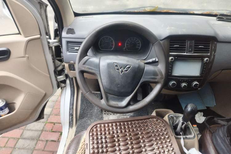 Used Wuling Rongguang 2014 1.2L S Standard Model
