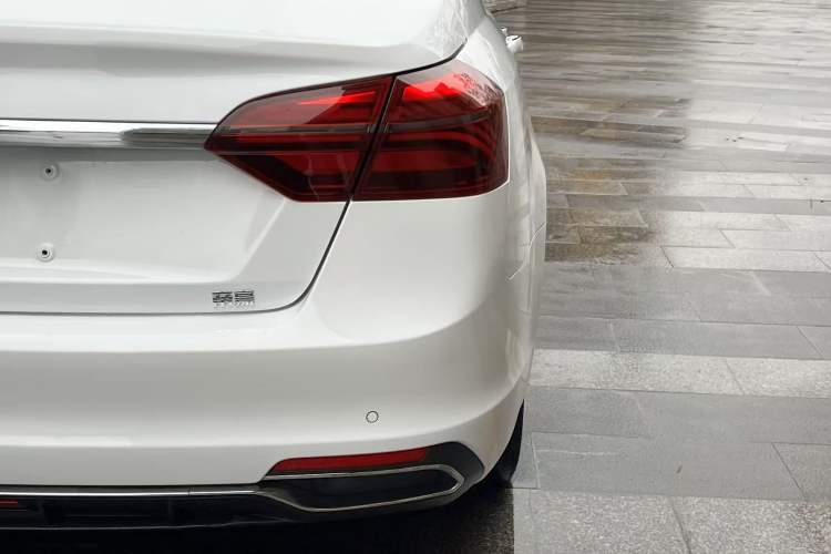 Used Geely Auto Emgrand 2019 Leading Edition 1.5L Manual Upward Asian Games Edition China VI
