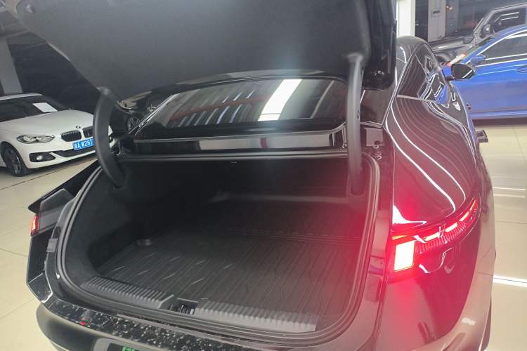 Used Lynk & Co Z10 2025 71 kWh 602 km Range Rear-Wheel Drive Pro
