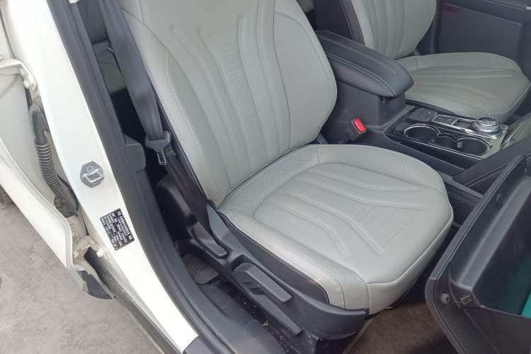 Used Ford Escape 2020 EcoBoost 245 Two-Wheel-Drive Titanium Edition