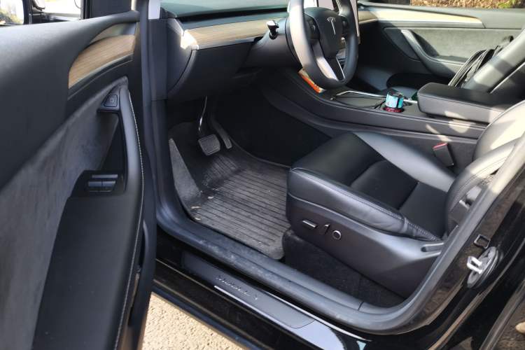 Used Tesla Model Y 2023 Rear-Wheel-Drive Version