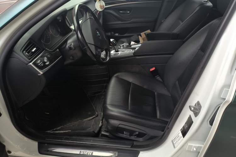 Used BMW 5 Series 2014 525Li Leading Model
