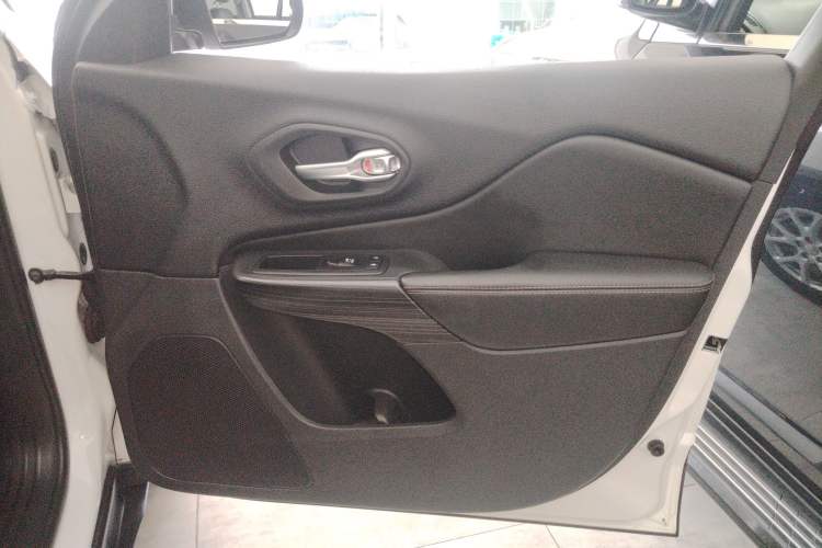 Used  Cherokee 2017 2.0L Superior Edition
