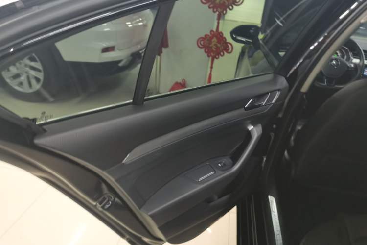 Used Volkswagen Magotan 2018 330TSI DSG Advanced Model
