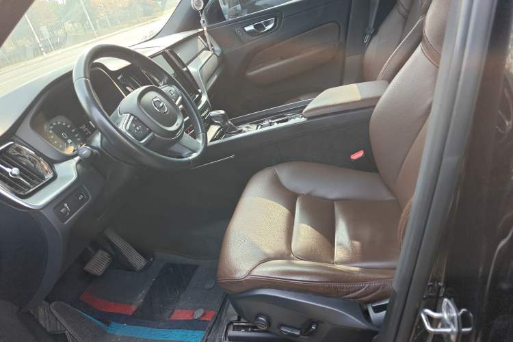 Used Volvo XC60 2021 T5 4x4 Smart Luxury Edition
