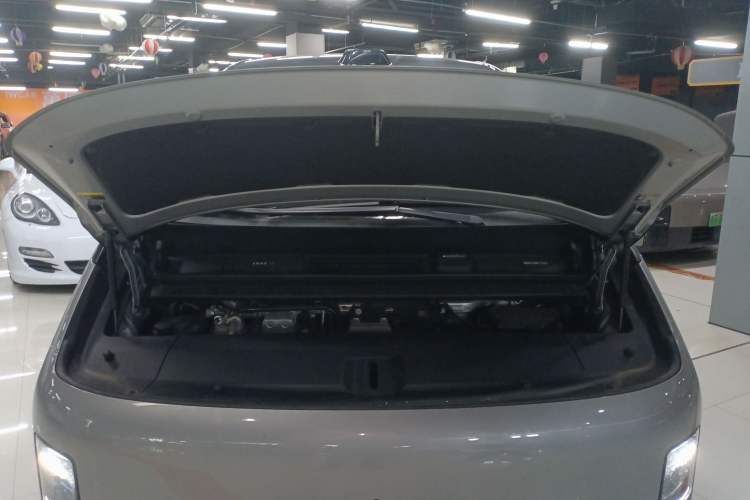 Used Li Auto MEGA 2024 Ultra Model
