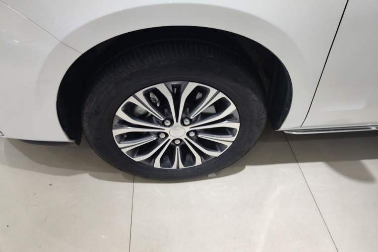 Used Buick GL8 2023 Land Executive Class Comfort Model
