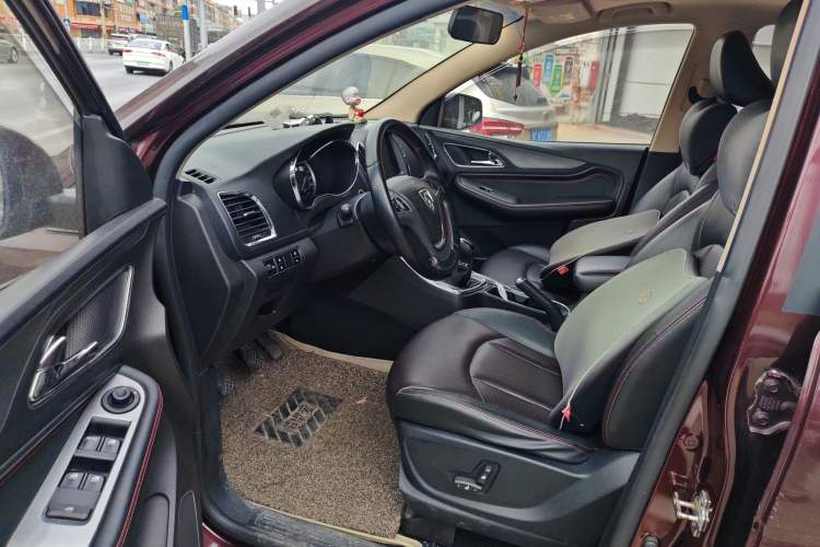 Used Baojun 560 2015 1.8L Manual Luxury Model