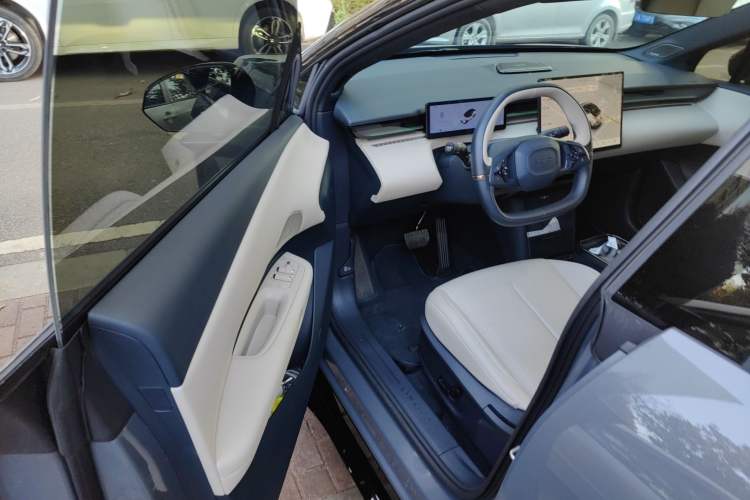 Used Lynk & Co Z20 2025 530 km Range Rear-Wheel Drive Pro
