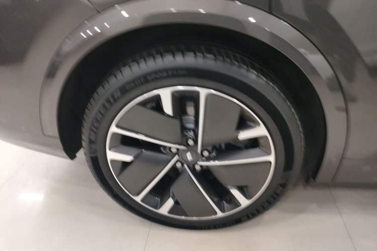 Used Li Auto L8 2025 Pro Smart Refresh Edition