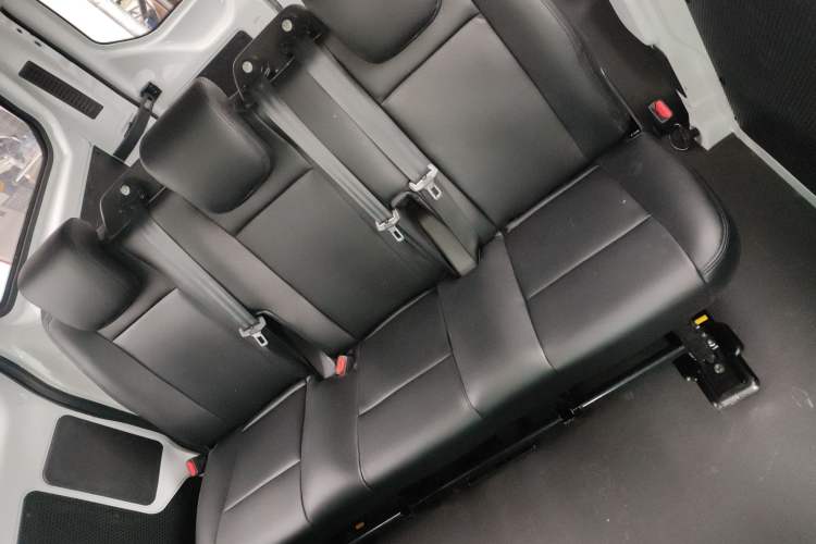 Used Ford Transit 2019 2.0T Diesel Multi-Purpose Commercial Vehicle Short Wheelbase Low Roof 6-Seater China VI Standard
