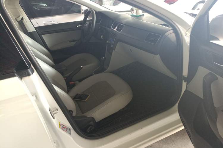 Used Skoda Rapid 2015 1.6L Automatic Smart Selection Model