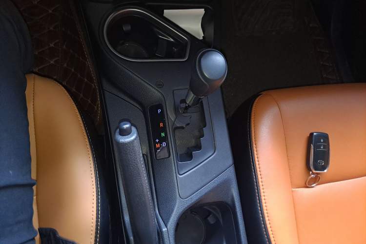 Used Toyota RAV4 2016 2.0L CVT Two-Wheel Drive Fashion Edition China V Standard
