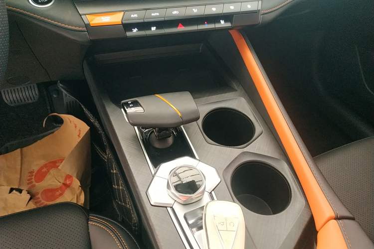 Used Changan UNI-V iDD 2023 ZhiDian iDD 1.5T 113km ZhiKu Model
