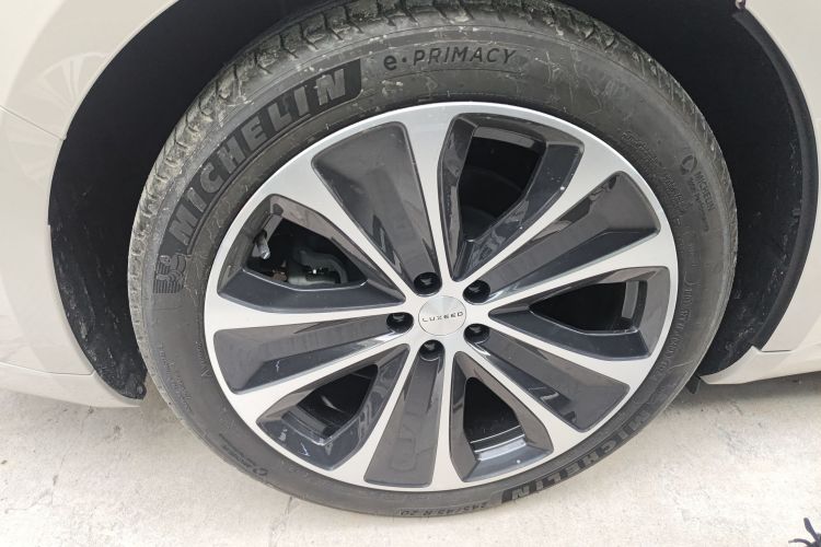 Used Hima Luxeed S7 2025 855 km Max
