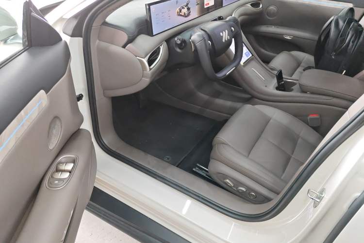 Used  L6 2025 Ultra Model
