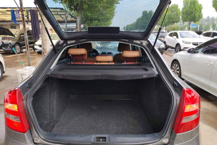 Used Skoda Octavia 2015 Classic Model 1.6L Manual Eado Version
