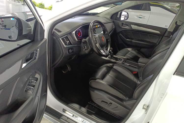 Used Roewe RX5 2016 20T Two-Wheel Drive Automatic Internet Smart Edition