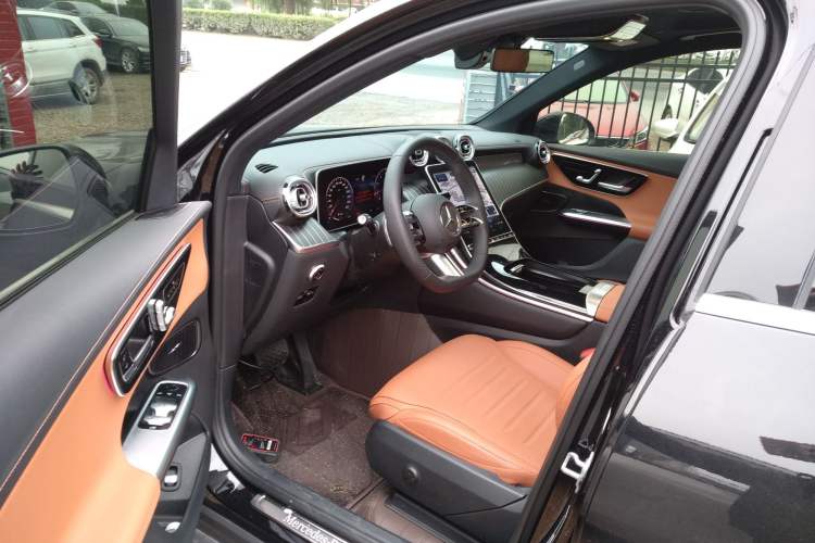 Used Mercedes-Benz GLC 2024 GLC 260 L 4MATIC Luxury Model 5 Seats
