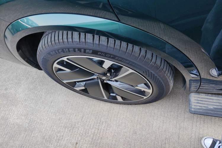 Used Li Auto L8 2025 Ultra Smart Refreshed Edition
