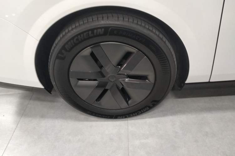 Used Li Auto MEGA 2025 Home Family Special Edition
