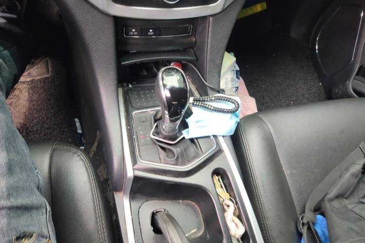 Used JMC Yusheng S350 2013 2.4T Automatic 2WD Diesel Luxury Edition 5 Seats