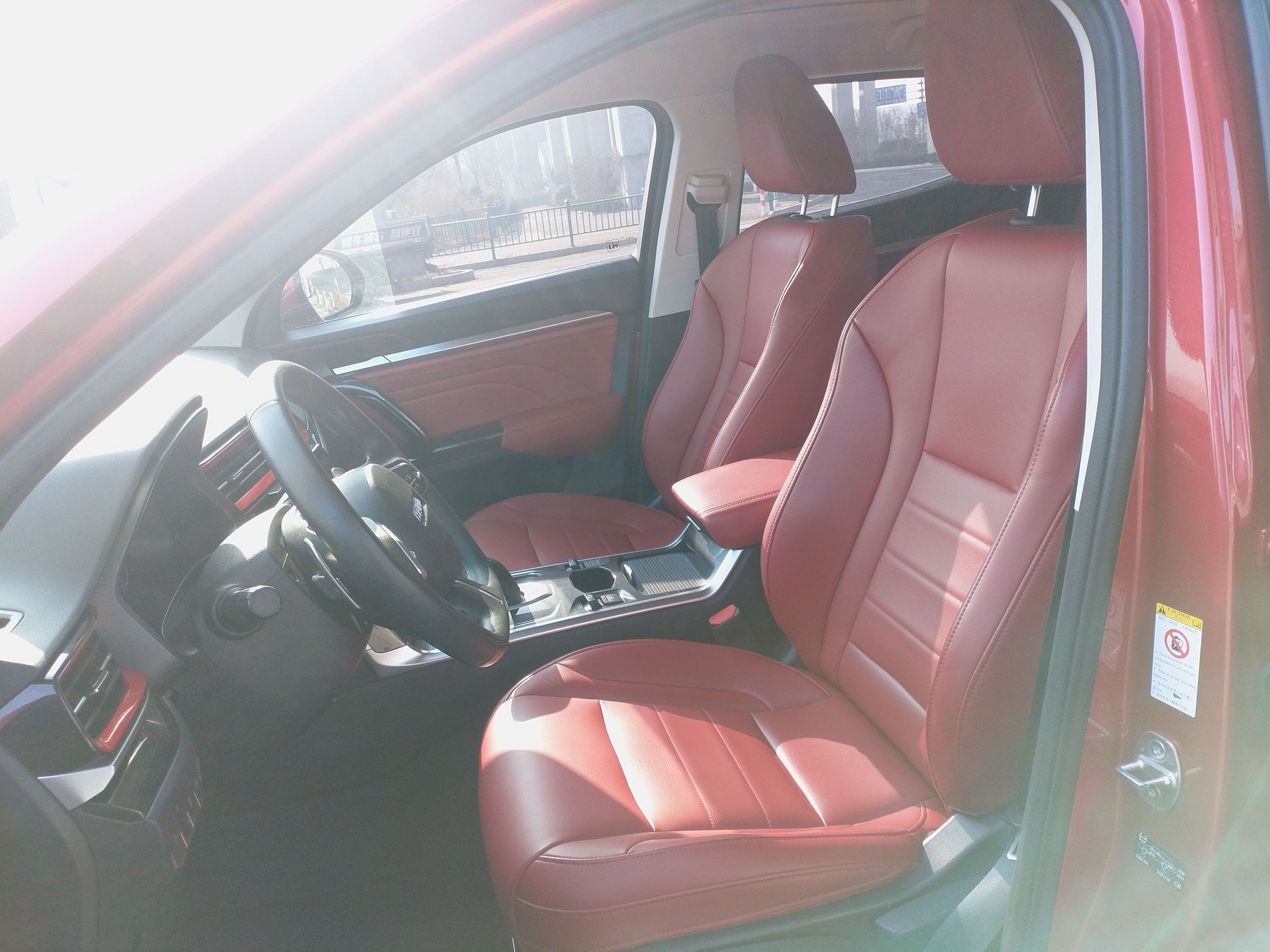 المقاعد الأمامية داخل السيارة