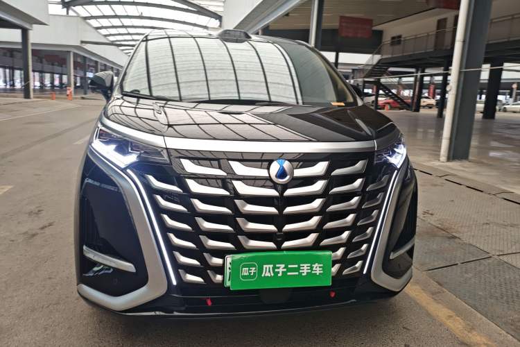 Used Denza D9 2025 DM-i Smart Drive 1020 Four-Wheel Drive Premium Model