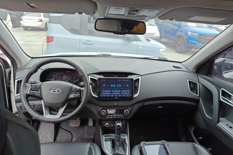 Used Hyundai ix25 2015 1.6L Automatic Two-Wheel-Drive Deluxe DLX Model