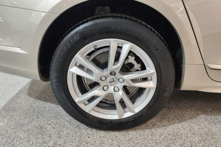 Used Volvo V90 2017 Cross Country T5 AWD Smart Range Edition
