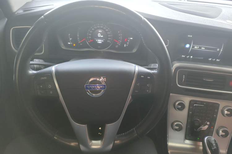 Used Volvo S60 2015 S60L 2.0T Zhiyuan Edition