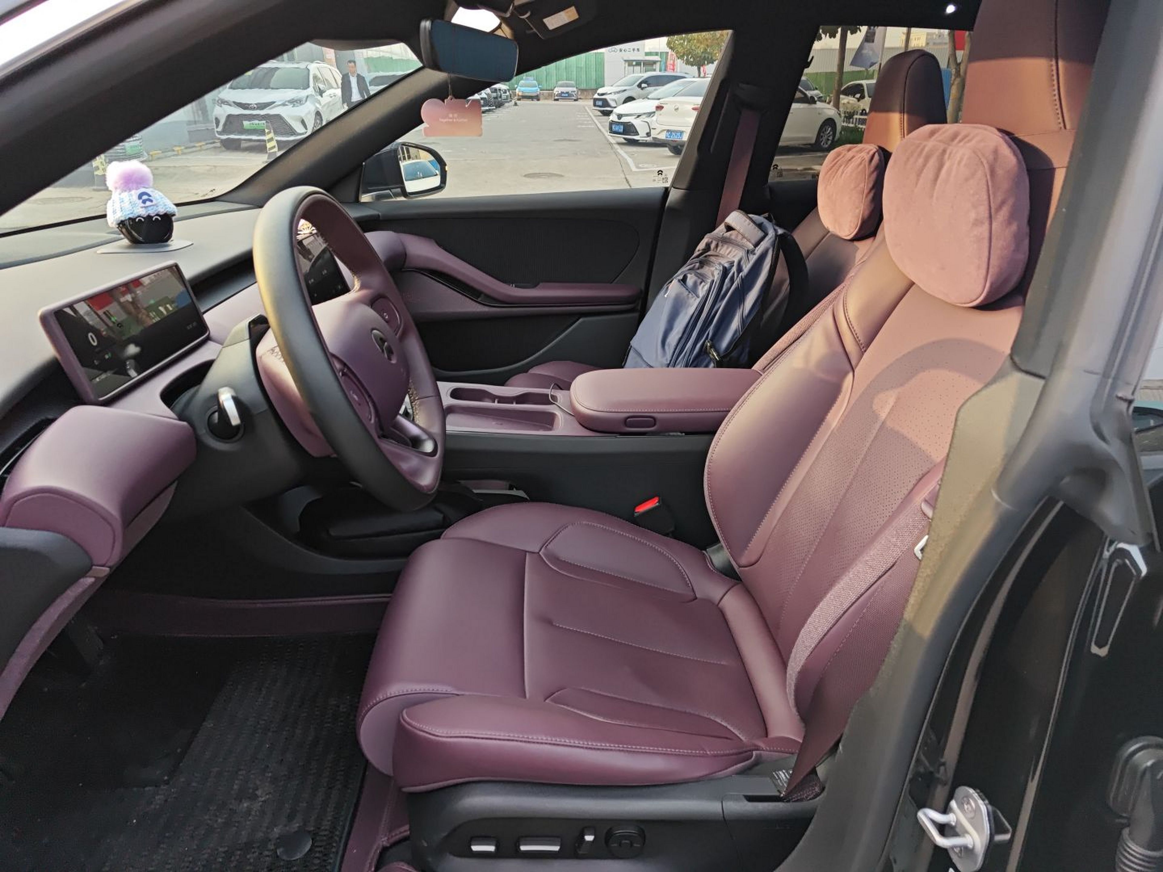 Переднее сиденье в автомобиле