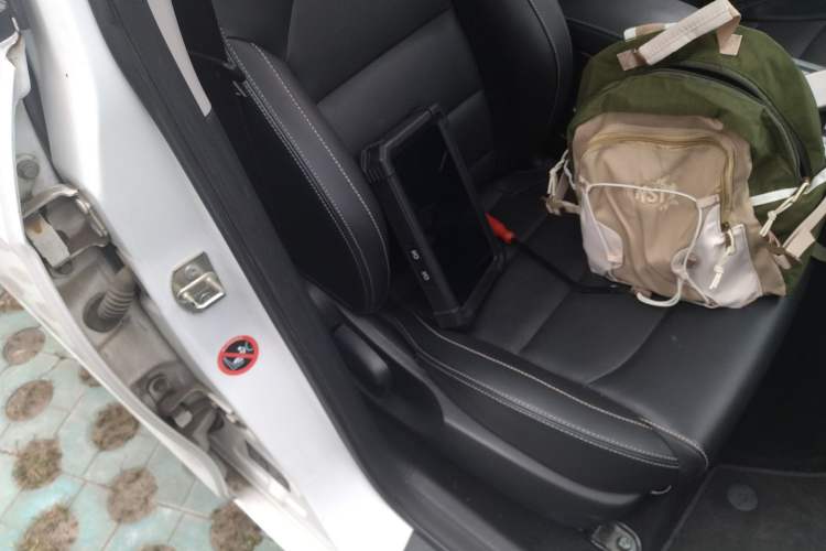 Used Geely Auto Emgrand 2019 Leading Edition 1.5L CVT Upward-Connected Model China VI Standard
