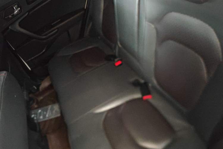 Used  Refine S3 2018 Custom Edition 1.6L CVT Luxury Smart Model
