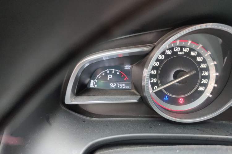 Used Mazda Mazda 3 Axela 2014 Sedan 1.5L Automatic Luxury Model